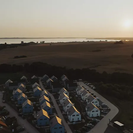 Modernes Haus Fuer Urlaub Mit Freunden בית נופש