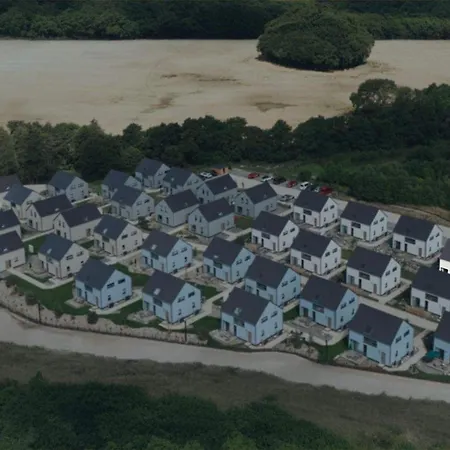 Modernes Haus Fuer Urlaub Mit Freunden בית נופש סגרד